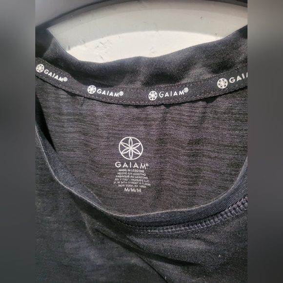 GAIAM | T Shirt - Picture 3 of 3